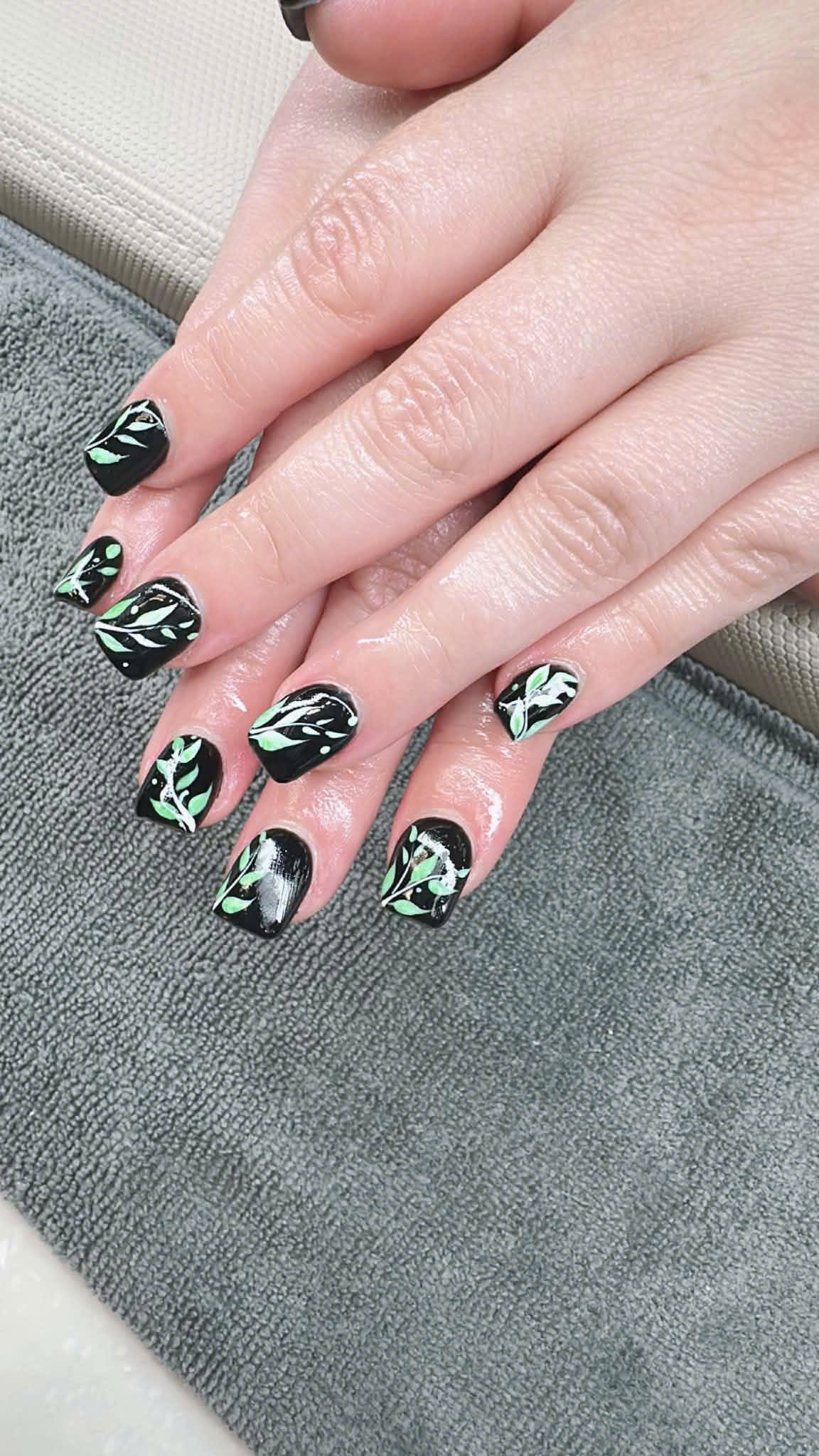 Black floral nail art set