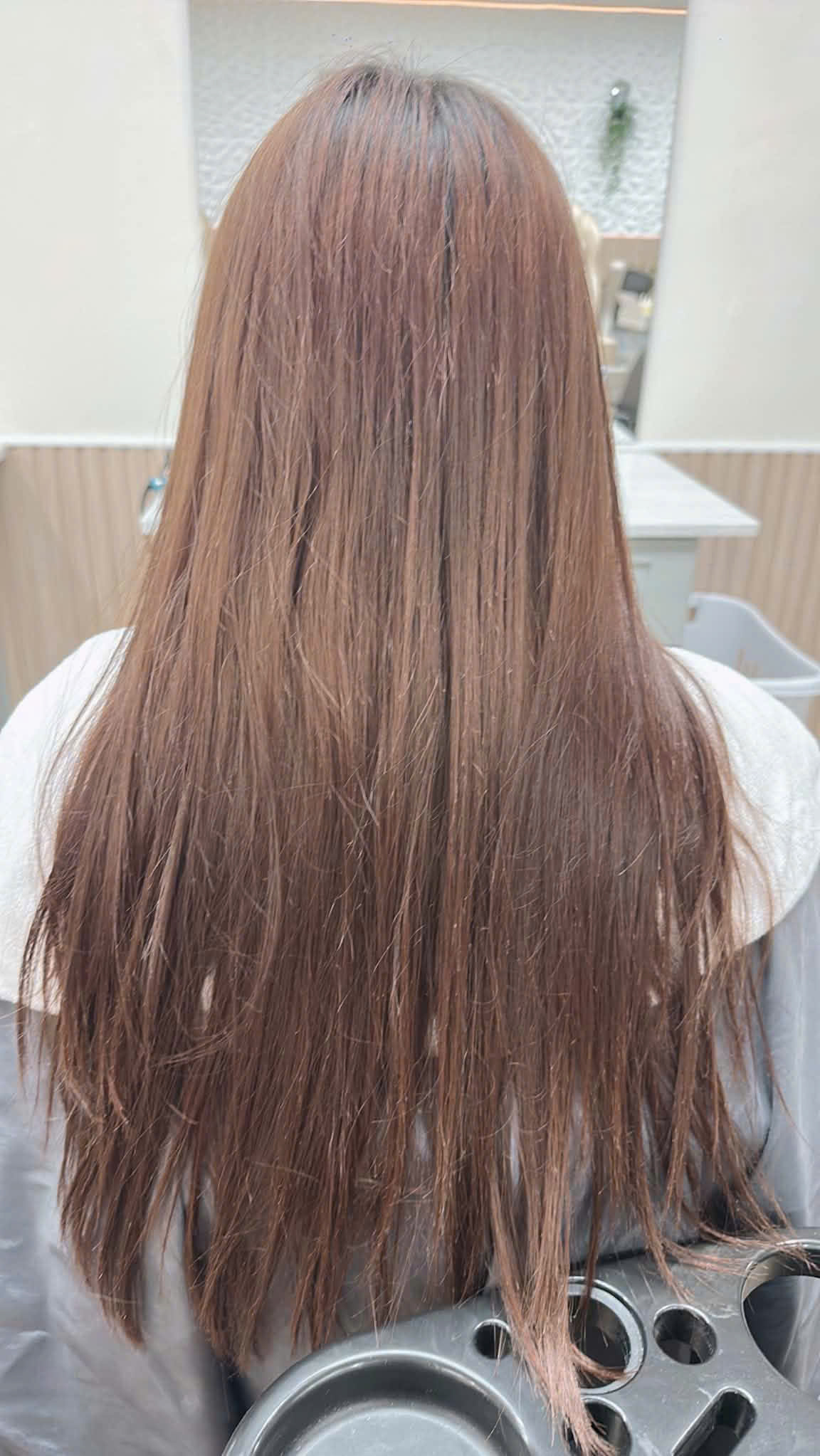 Warm brunette hair finish from the back