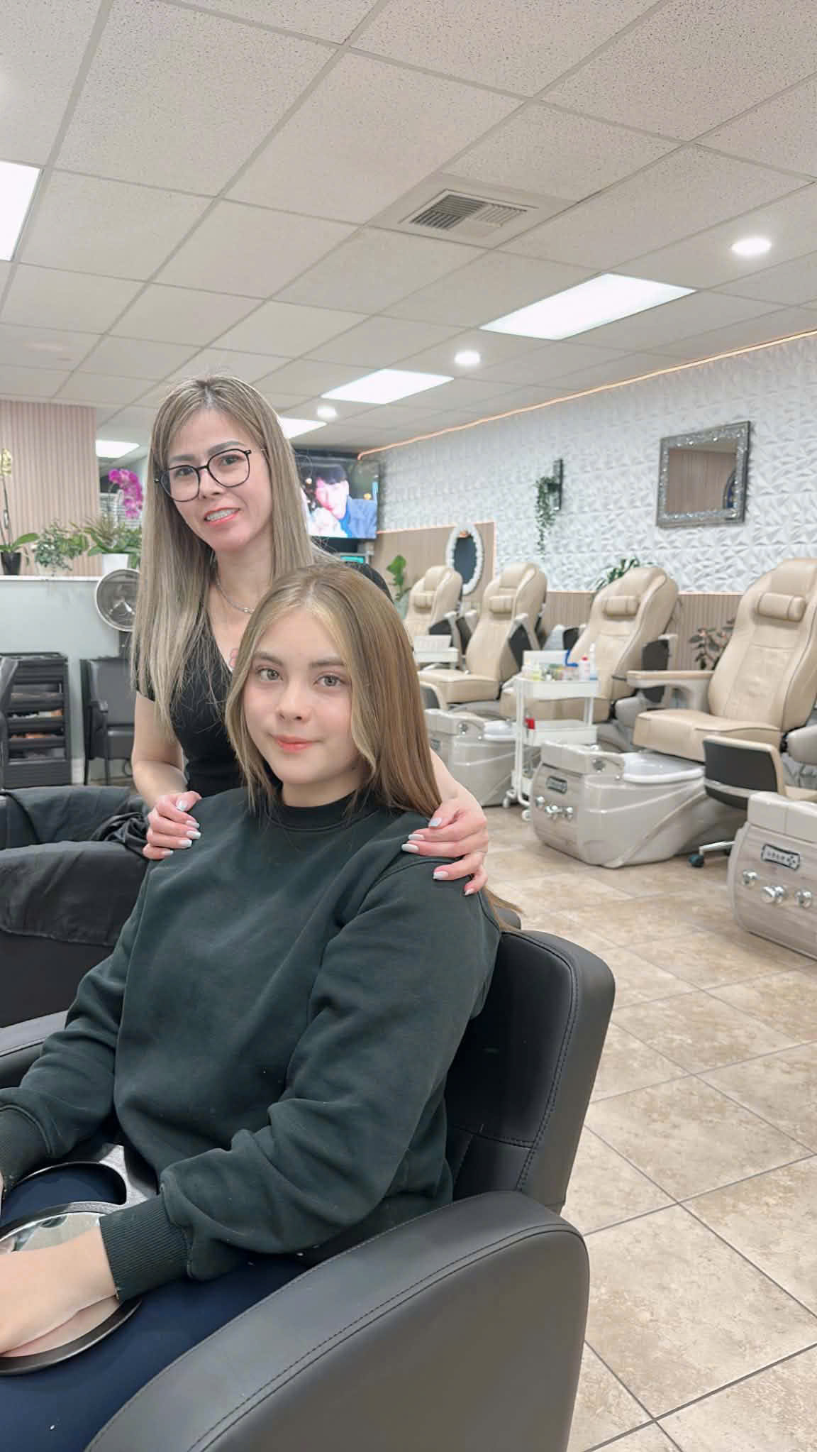 Stylist with smooth honey-blonde finish