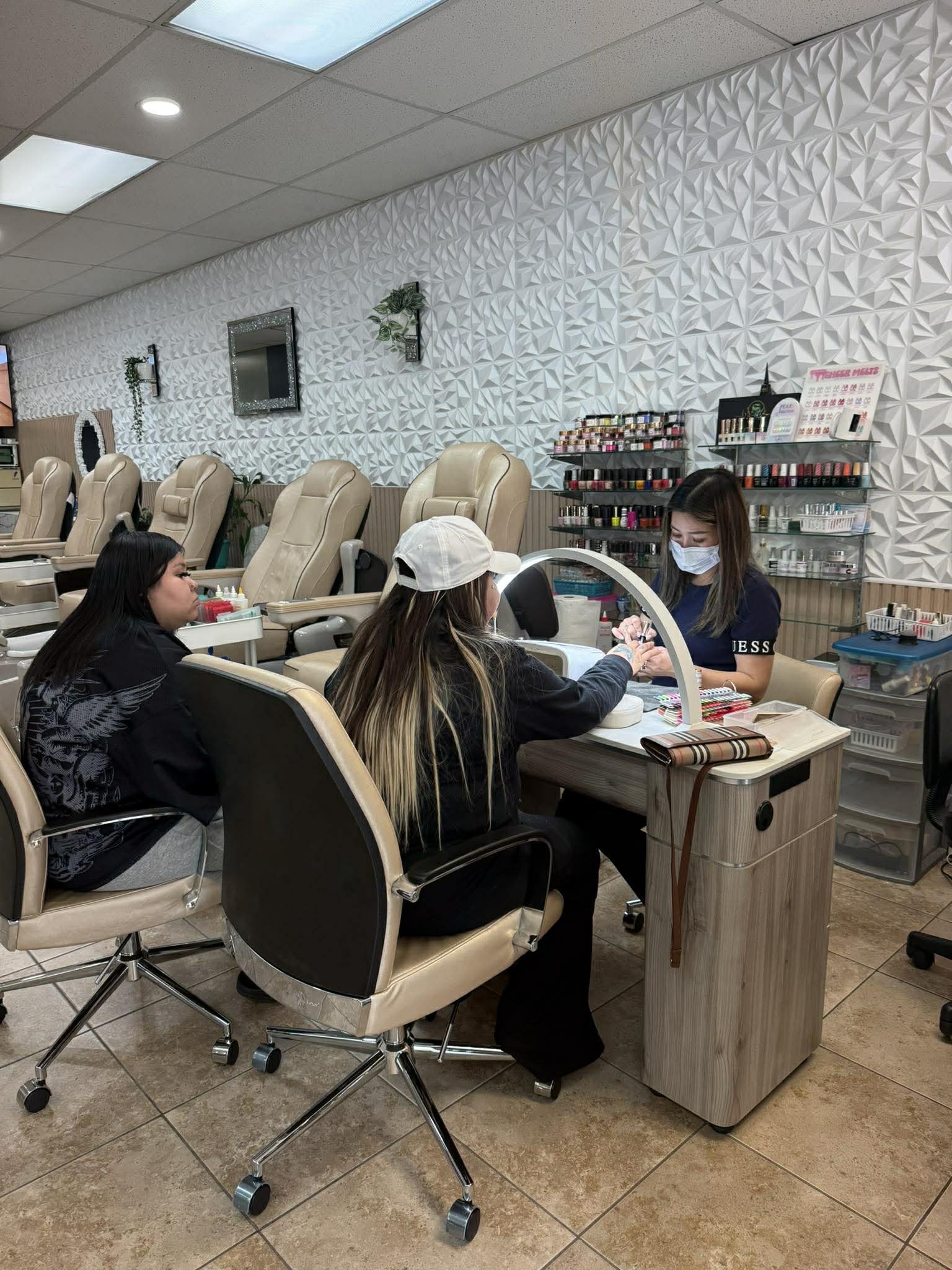Manicure station in action