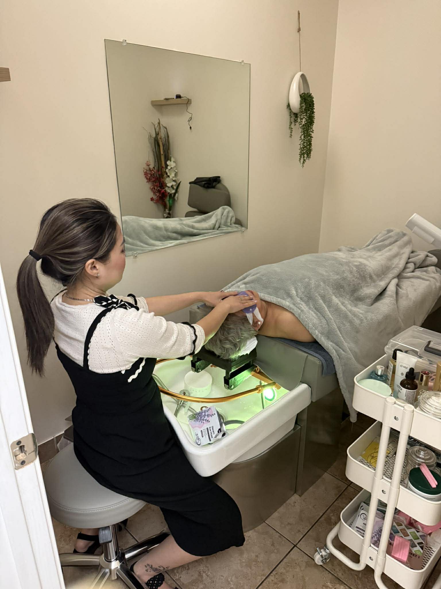 Private head spa treatment room