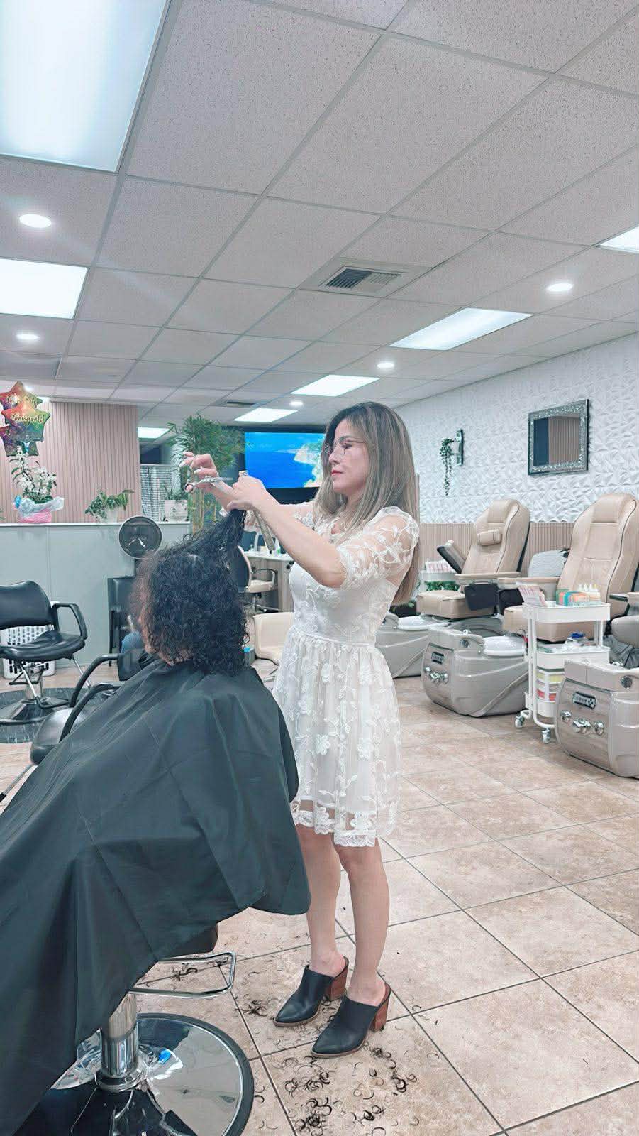 Wide salon view during a curly haircut